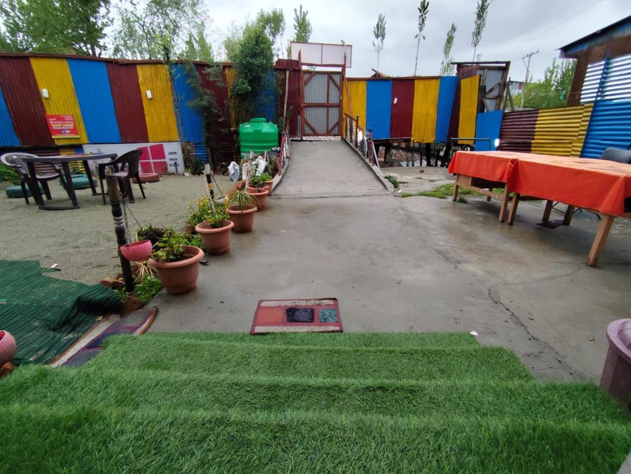 Hotel New Heaven Canal Srinagar  Exterior photo
