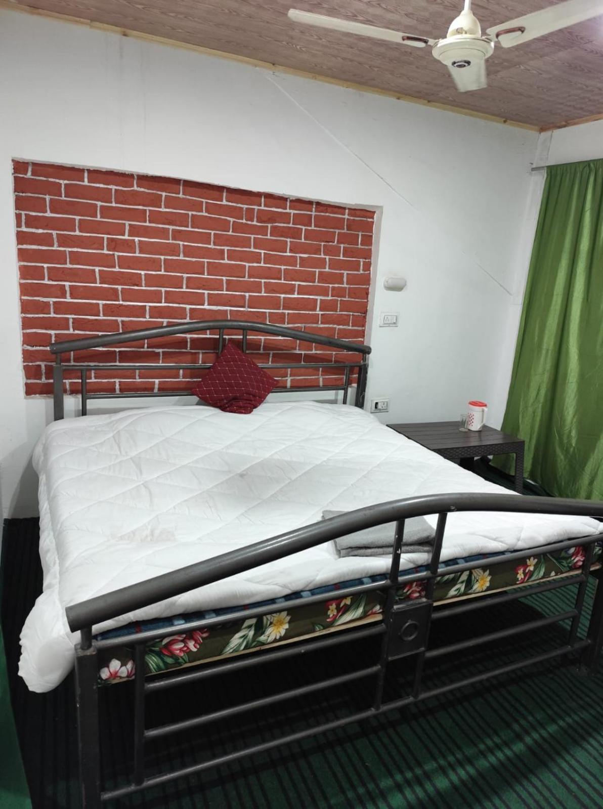 Hotel New Heaven Canal Srinagar  Exterior photo