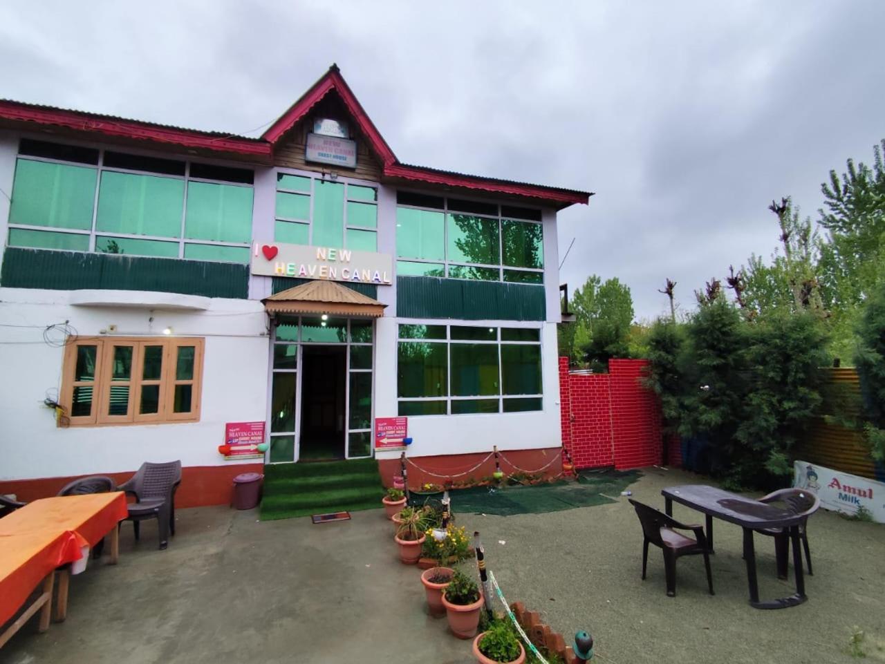 Hotel New Heaven Canal Srinagar  Exterior photo